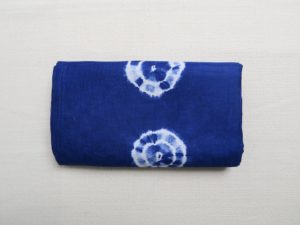 Textile d'Afrique de l'Ouest - bazin teinté bleu