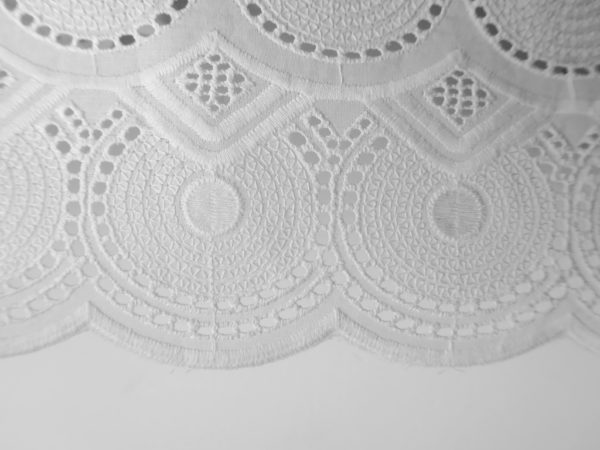 Close up - Broderie anglaise - Origine: Bénin - Africa Blooming