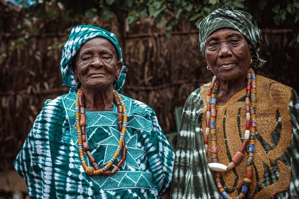 Les Kpomega, gardiennes du sanctuaire dans certains cultes traditionnels au sud Togo. Habillées ici par Asrafobawu